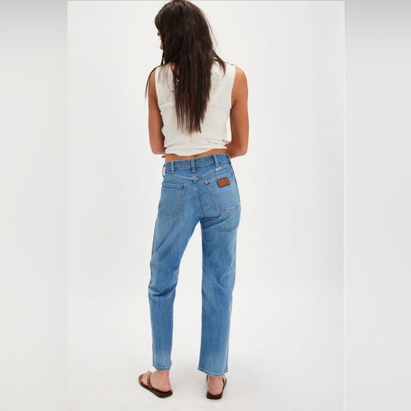 *NWT* Wrangler Sunset Mid-Rise Straight-Leg Jeans in Baby Blue, Size 29x29 - Picture 2 of 16
